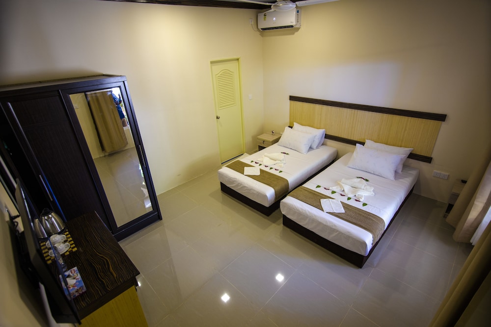 Deluxe Double or Twin Room, Balcony, Garden View photo 3