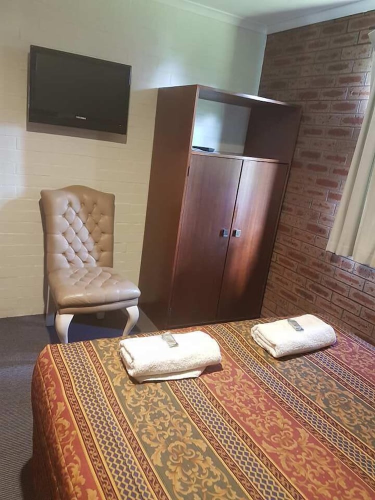 Family Suite, 2 Bedrooms (Family-sleeps 7) photo 1