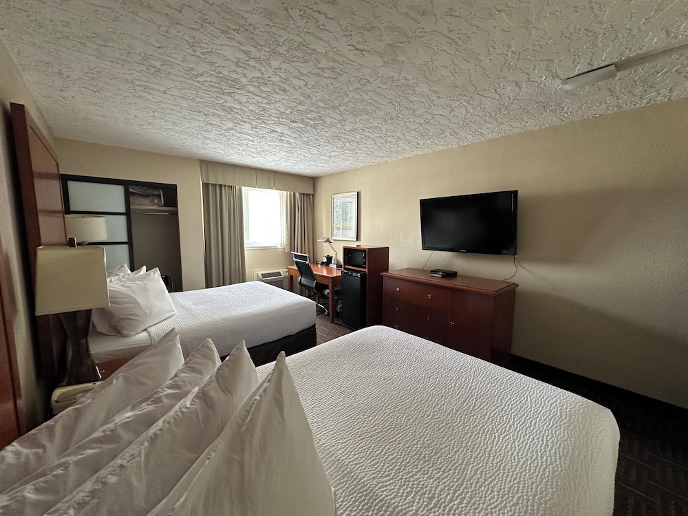 Room, 2 Queen Beds, Non Smoking - Photo 3