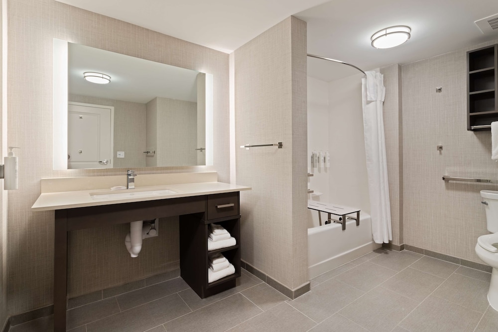 Suite, 1 King Bed, Accessible, Bathtub - Photo 5