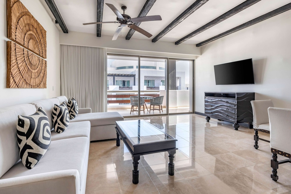 2 Bedroom 1 King 1 Qn Pool Vw Suite Balcony