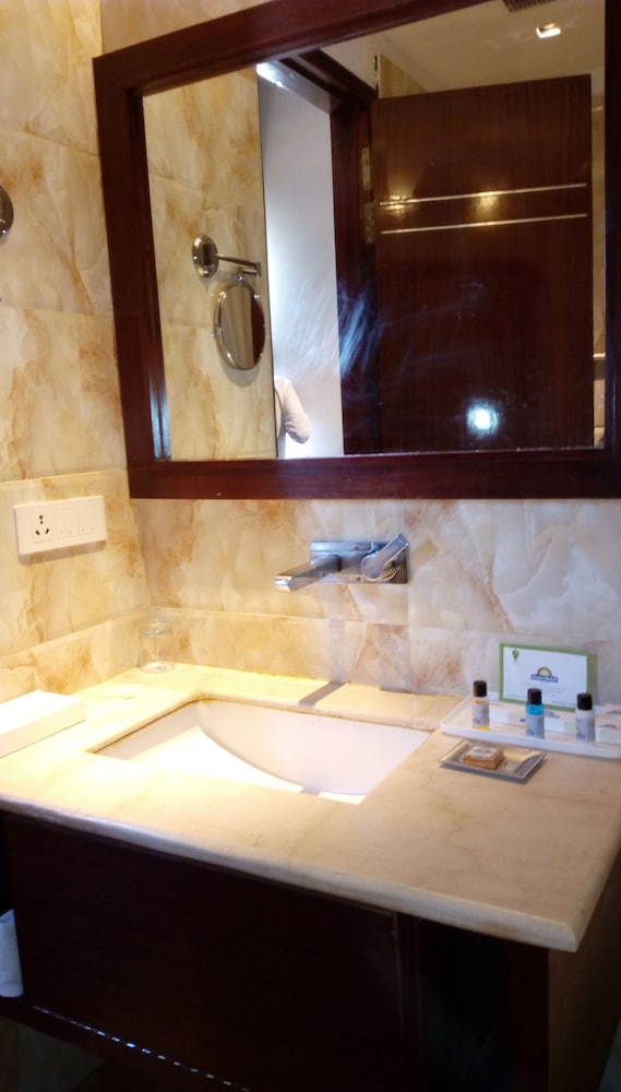 Suite, 1 King Bed photo 2
