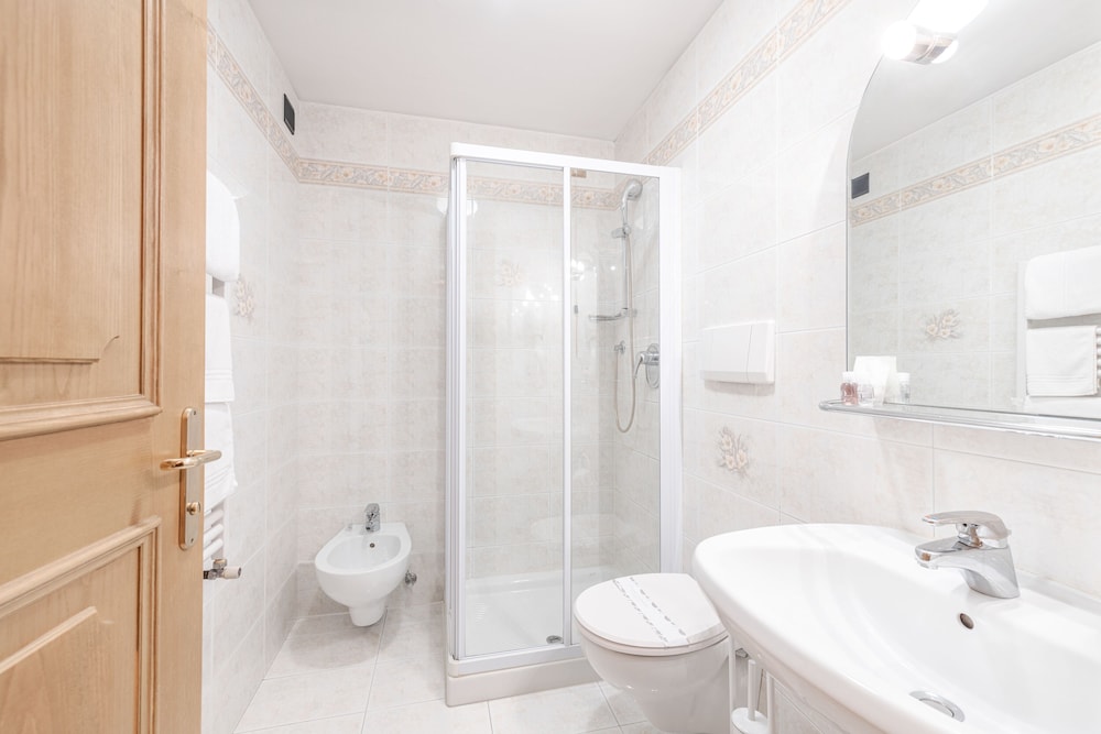 Economy Double Room Single Use photo 2