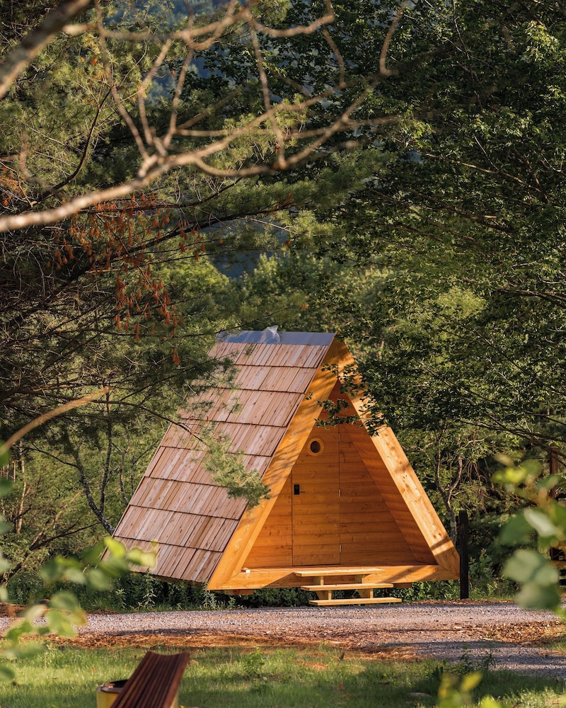 Lushna Cabin