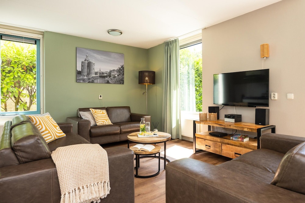 Villa photo 2
