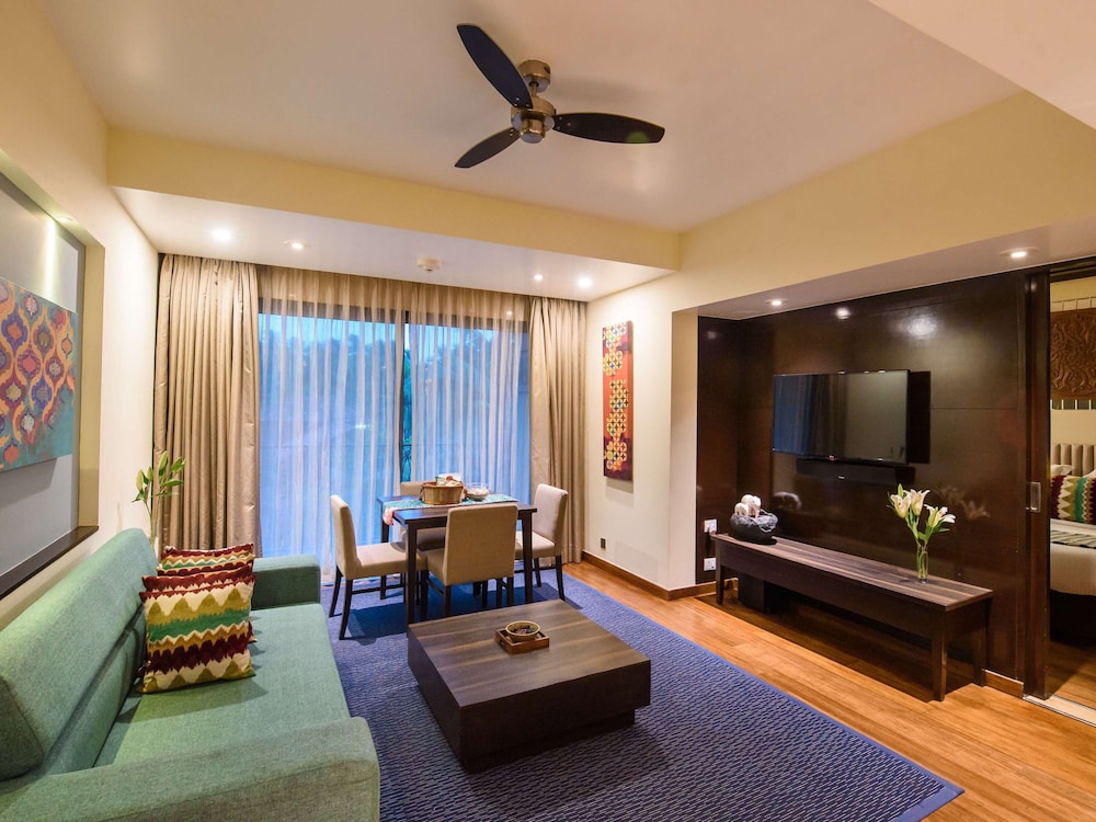 Suite, 1 King Bed (Prestige)