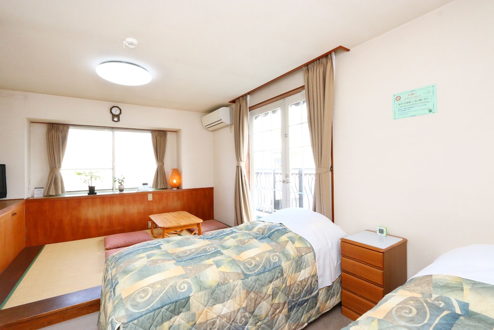 Quadruple Room, Private Toilet, Shared Bathroom photo 1