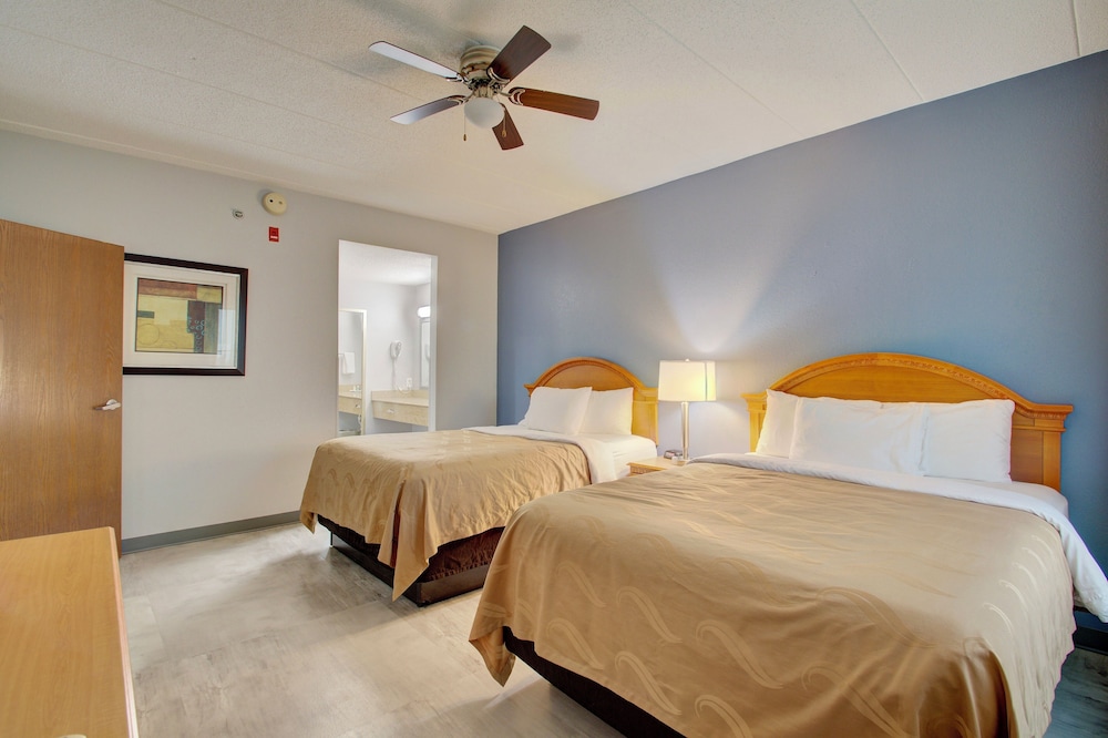 Suite, Non Smoking (2 Queen Beds, 2 person Sofabed) photo 3