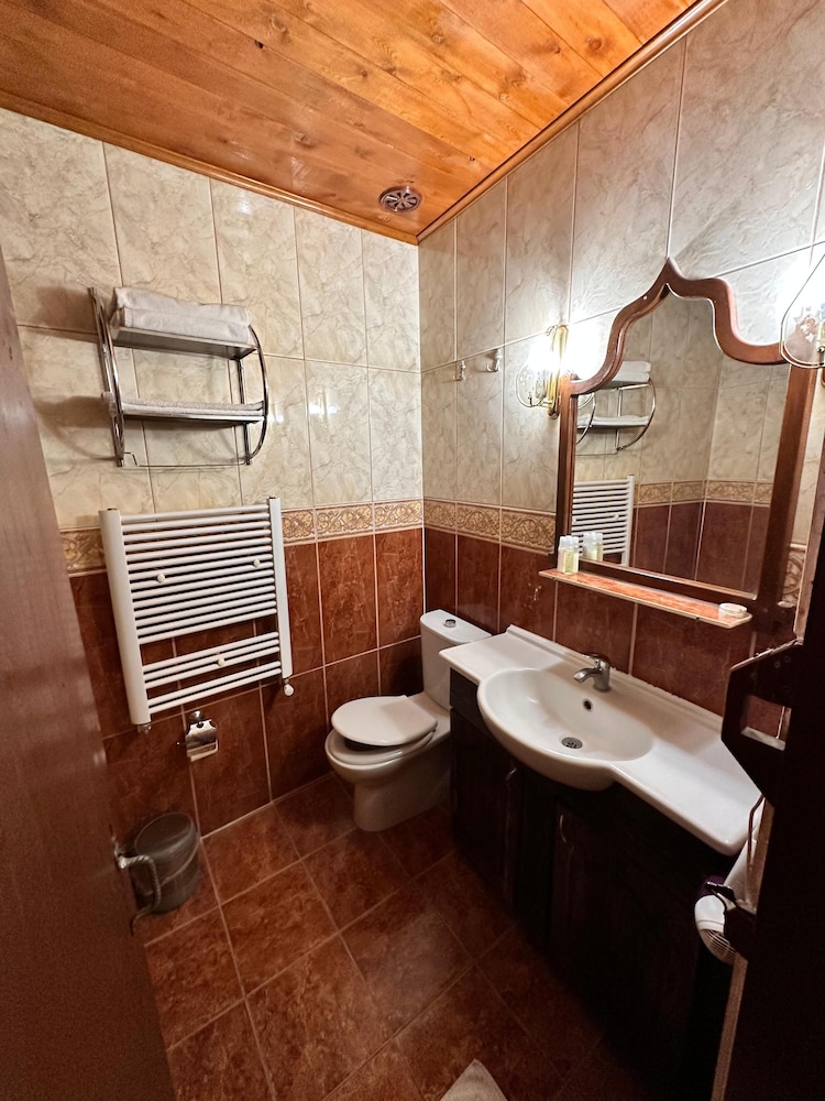 119 Stone Room photo 3