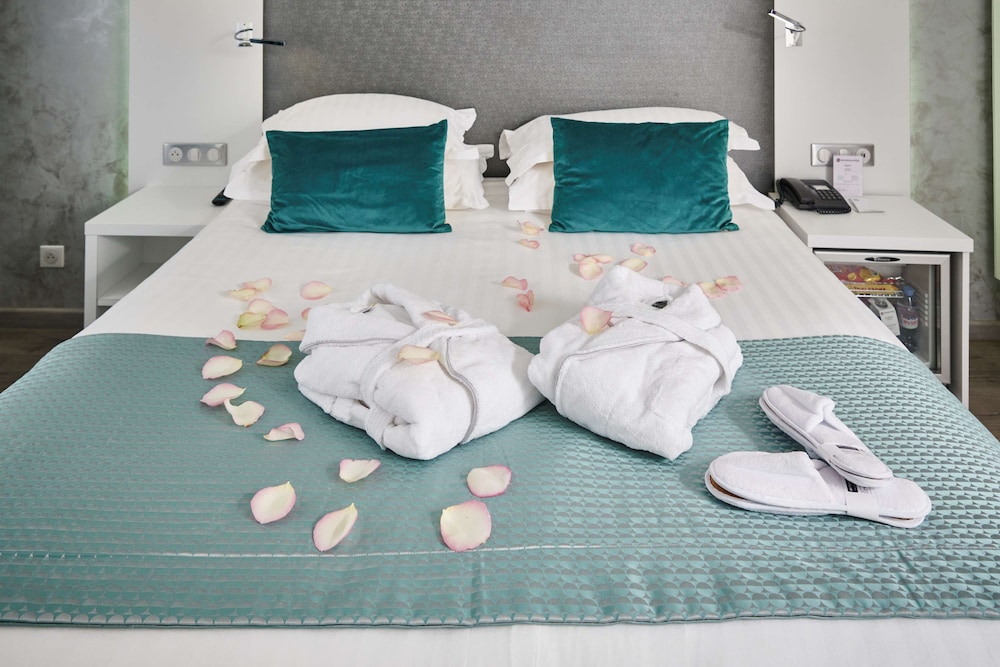 Exclusive Room, 1 Queen Bed, Non Smoking - Photo 1