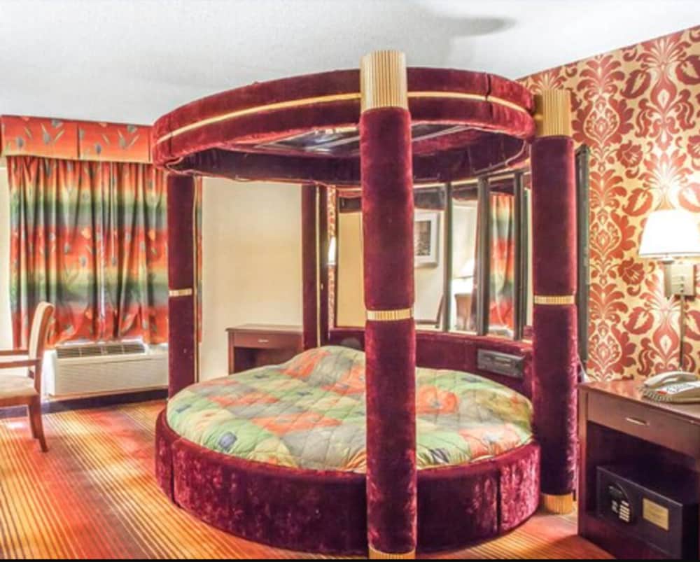 Room, 1 Queen Bed, Accessible, Smoking (Mobility) - Photo 3