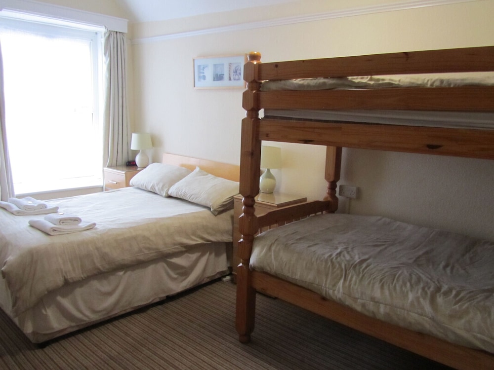 Family Quadruple Room, Ensuite photo 3