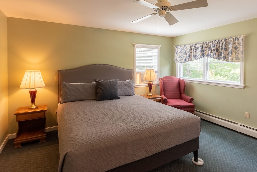 Room, 1 King Bed, River View photo 1