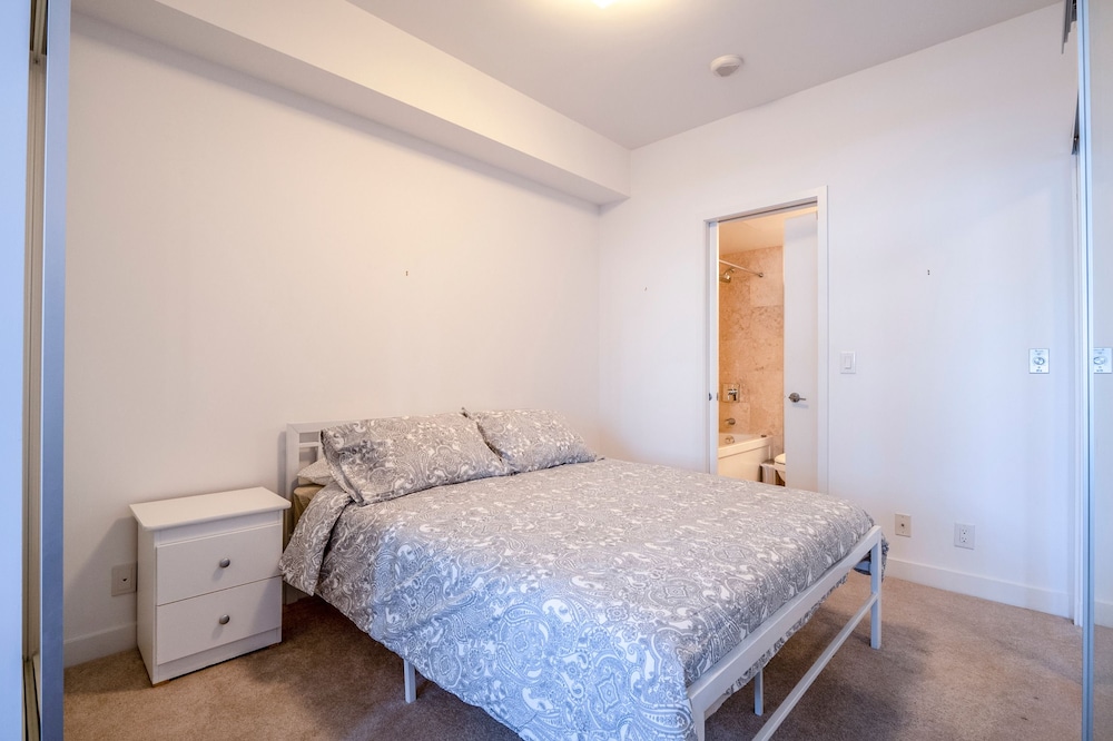 Luxury Condo, 1 Queen Bed, City View