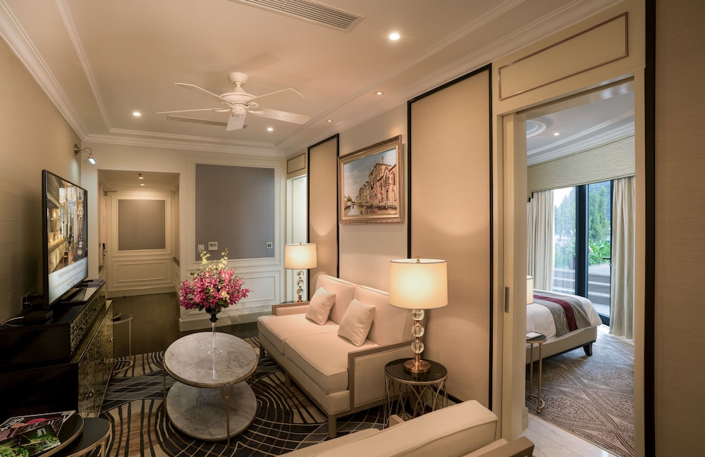 Executive Suite King Bed photo 3