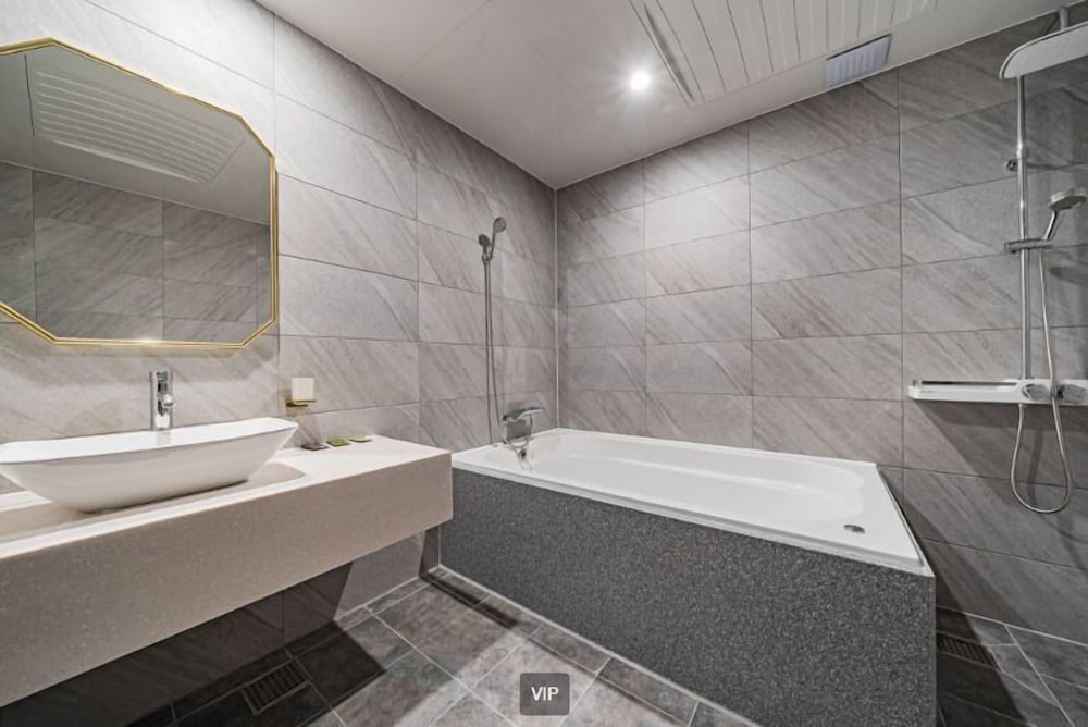 Executive Double Room, Non Smoking, Bathtub photo 3