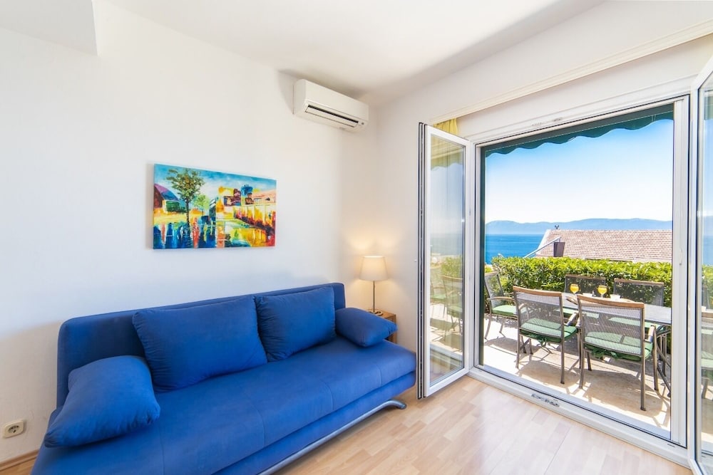 Apartment (Horizont - 150 m from pebble beach - )