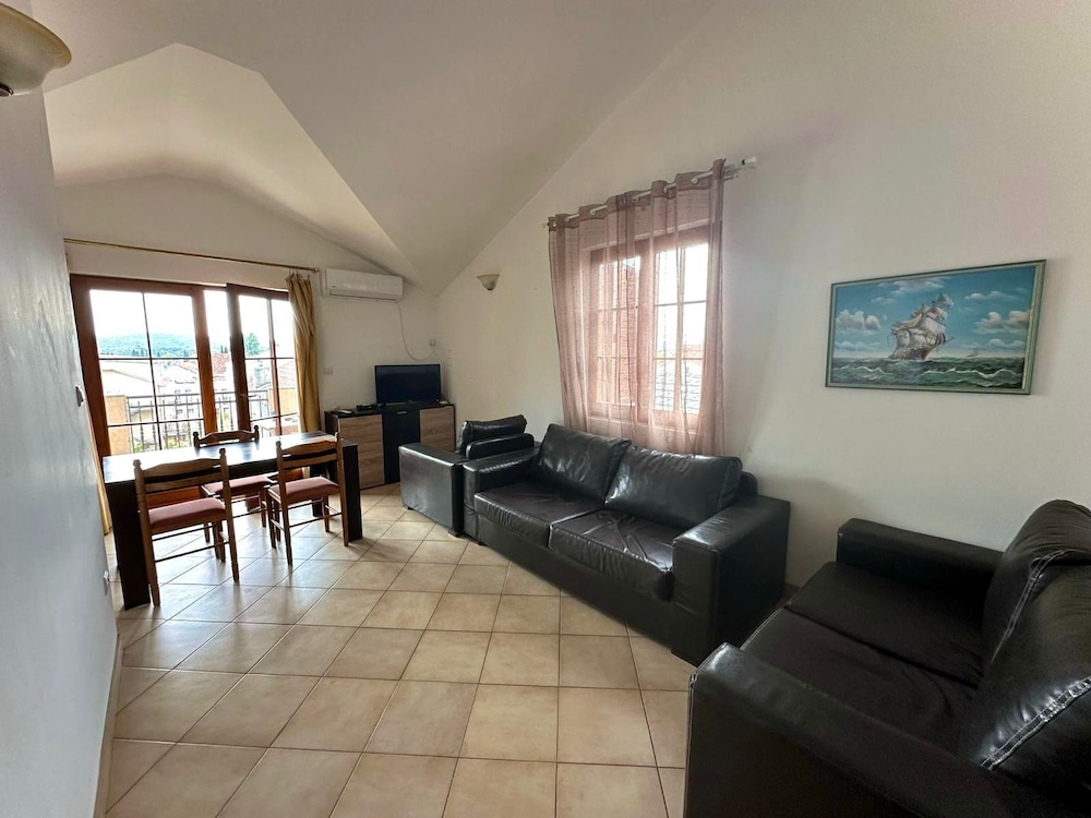 Comfort Apartment, 1 Queen Bed with Sofa bed, Partial Sea View