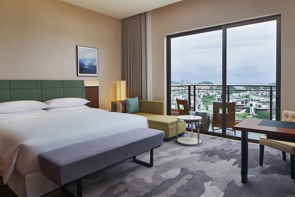 Room, 1 King Bed, Smoking, Garden View (Balcony)