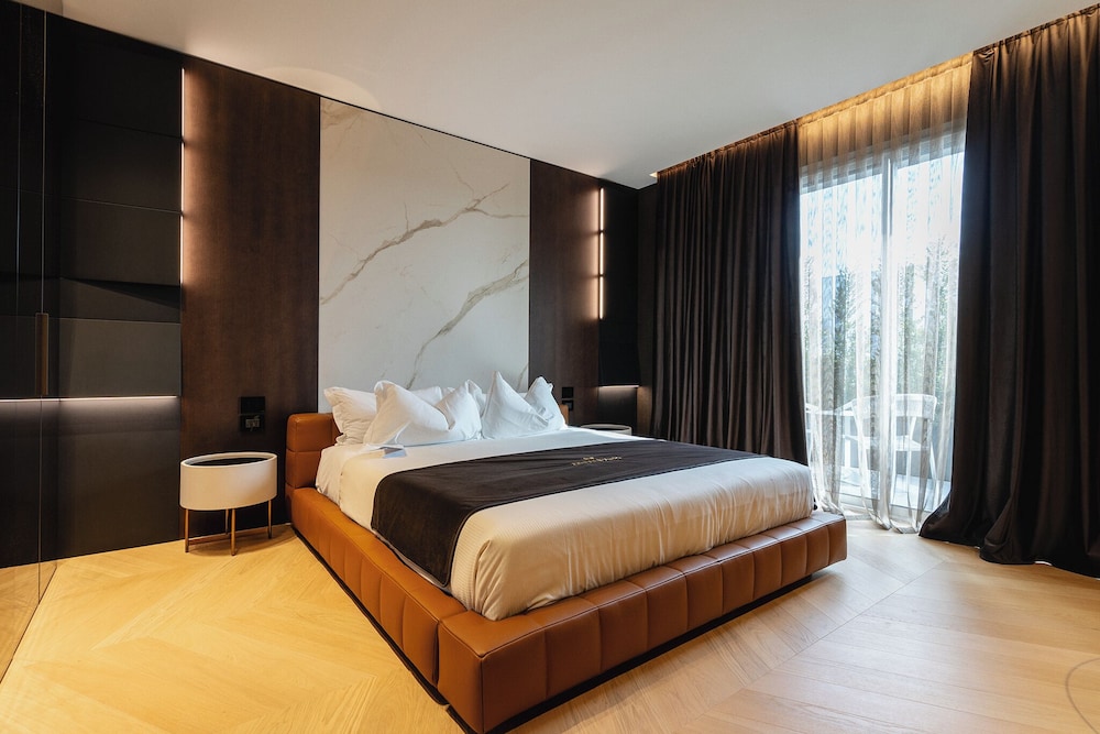 Luxury Suite, Pool View
