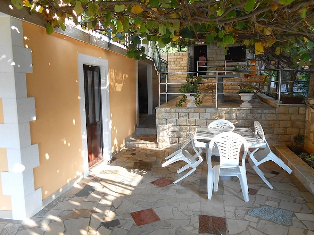 Apartment (Rose - 30 m from the beach - A4(2+1)) photo 3