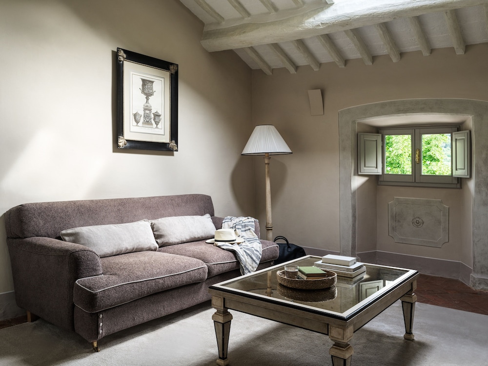 Attic Suite - Photo 2