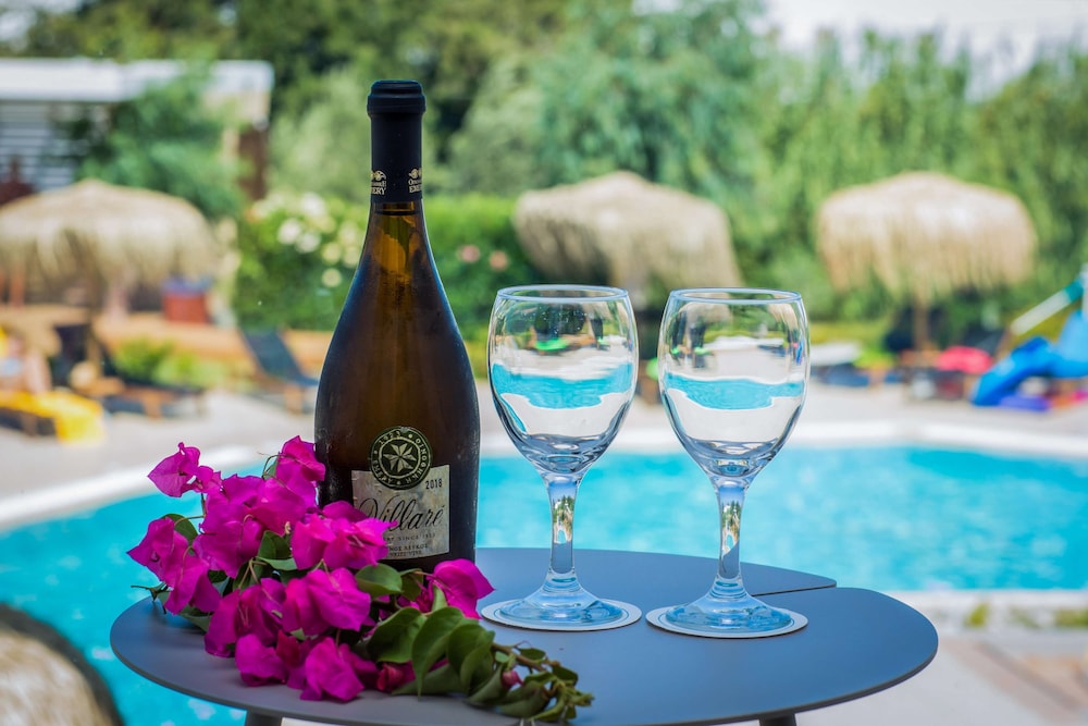 Deluxe Triple Garden/Pool View