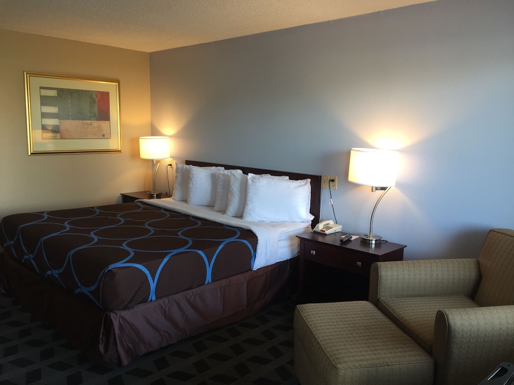 Room, 1 King Bed, Non Smoking - Photo 2