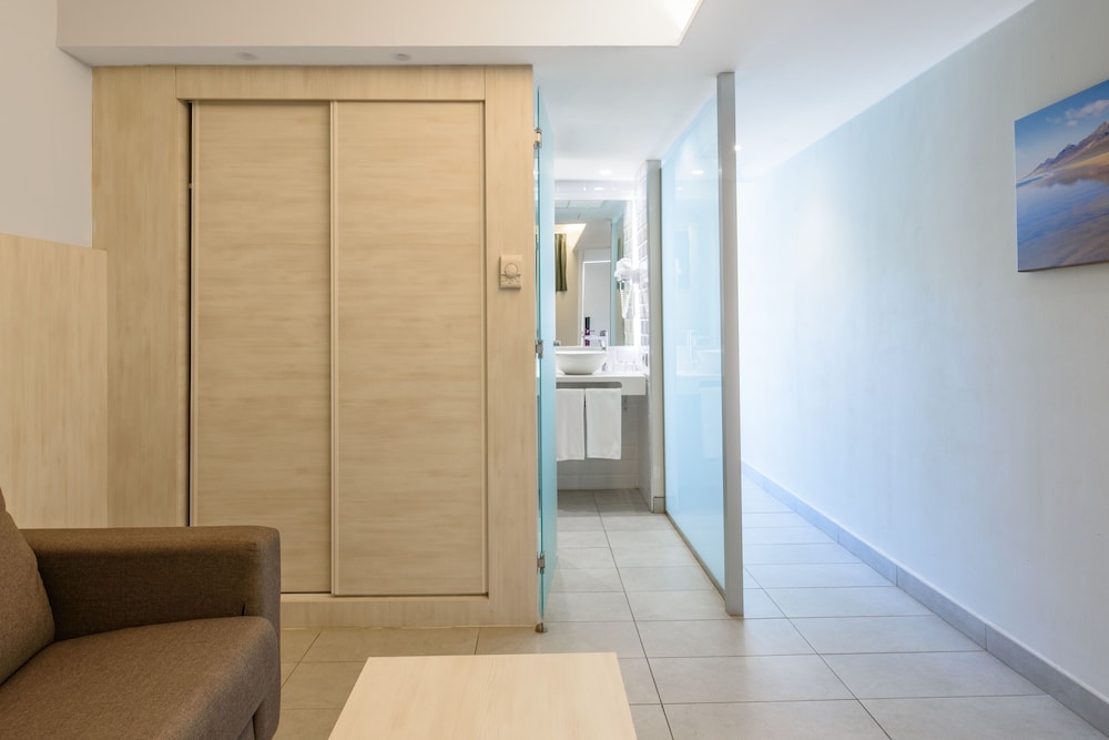 Deluxe Room, Partial Ocean View (2 adults + 2 children) photo 3
