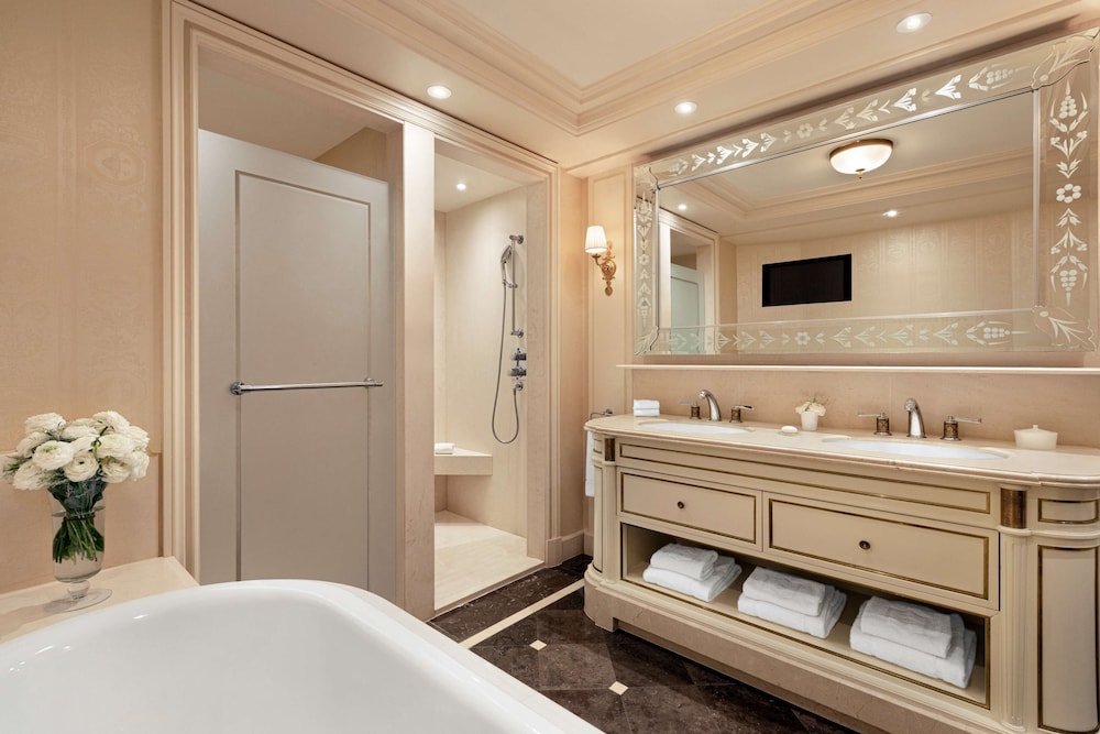 Suite, 1 King Bed (La Suite Gustave Eiffel)