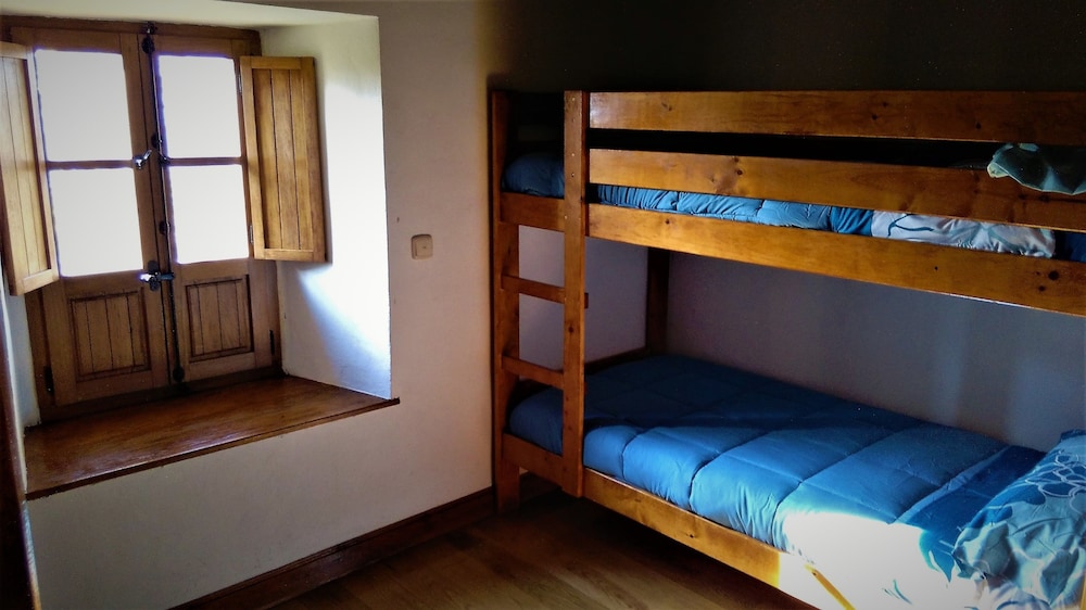 Habitación compartida, Dormitorio mixto, Baño compartido, Vista a la montaña (1 cama en una habitación compartida de 6 camas. Artanda)