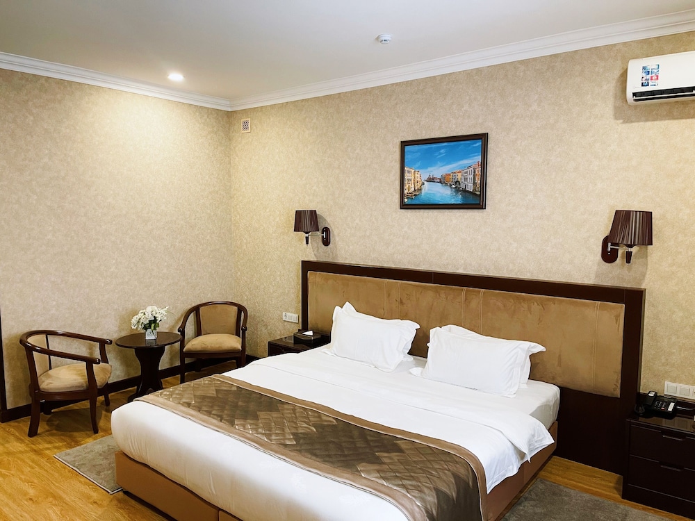 Standard Double Room, 1 King Bed - Photo 3