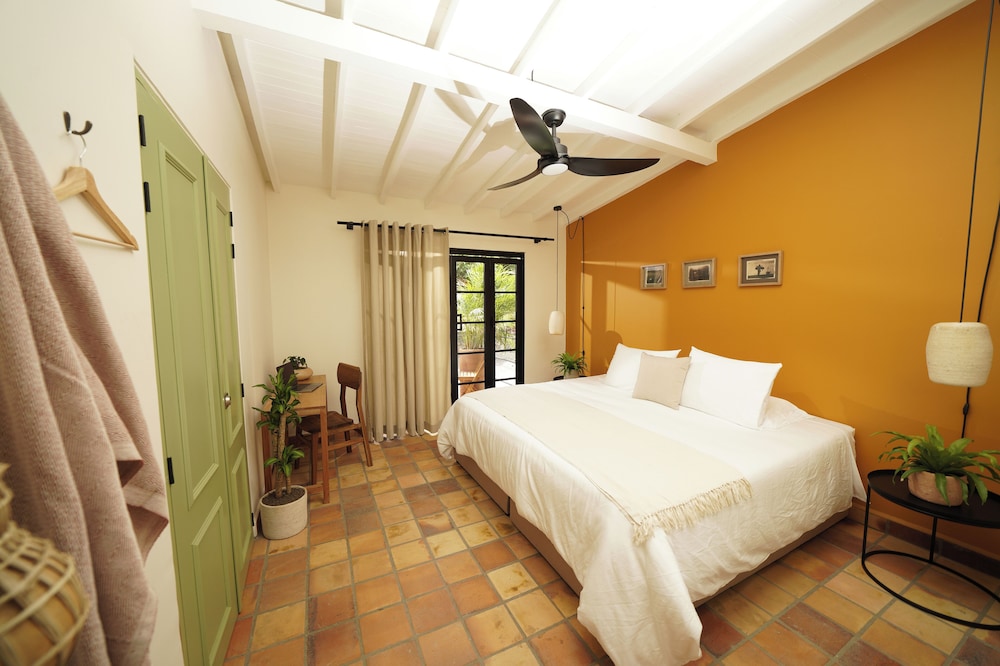 Deluxe Room - Photo 5