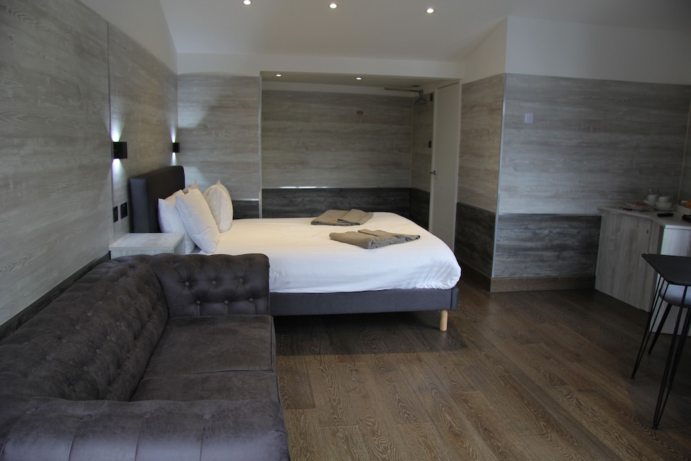 Honeymoon Suite, Canal View (Canal Suite)