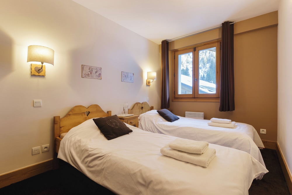 Family Apartment, Multiple Bedrooms, 2 Bathrooms (Vallorcine Loriaz 35 ski in / ski out) photo 1