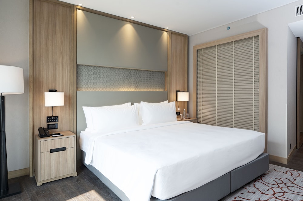 Deluxe Room, 1 King Bed, City View - Photo 1