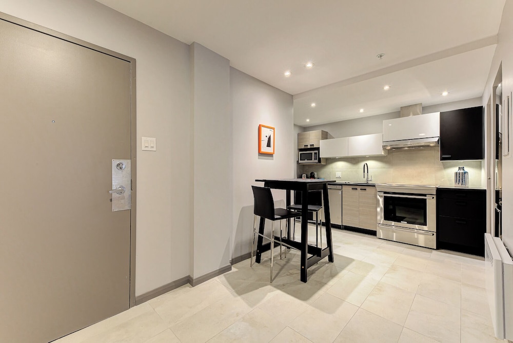 Apartment, 1 Queen Bed, Kitchen, Ground Floor (A04) photo 2