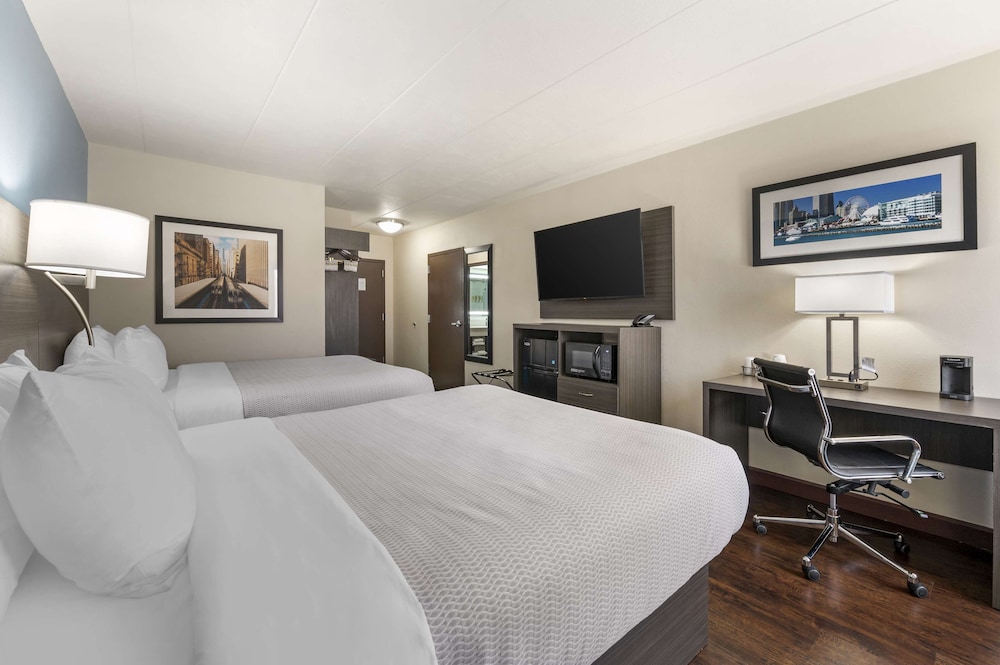 Standard Room, 2 Queen Beds, Non Smoking, Refrigerator & Microwave - Photo 2