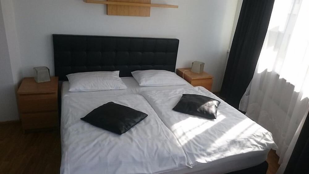 Standard Double Room, 1 Queen Bed, Shared Bathroom, City View photo 3