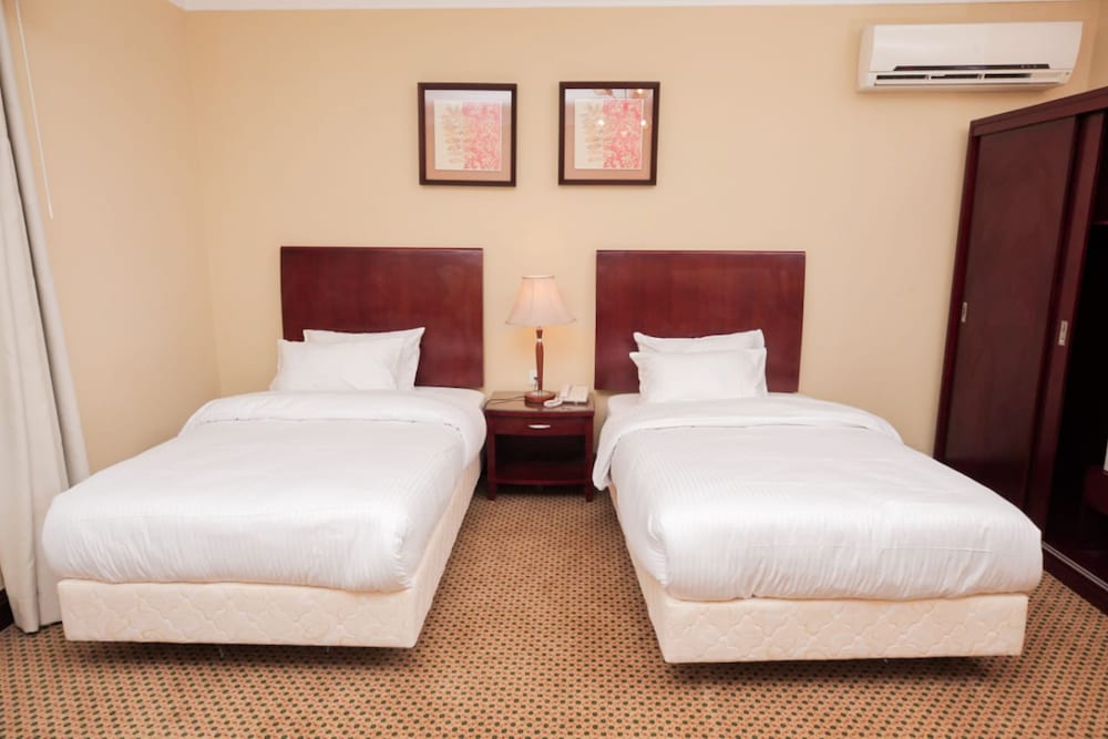 Deluxe Room - Photo 6