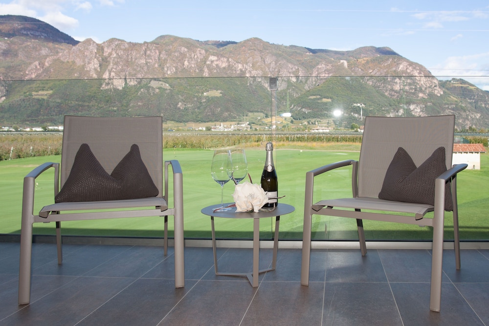 Deluxe Double Room, Balcony, Garden View (3 Person) photo 2