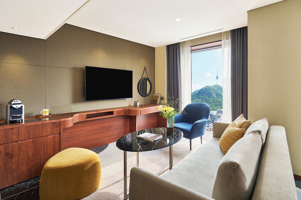 Suite, 1 Bedroom, Club Lounge Access, Mountain View photo 3