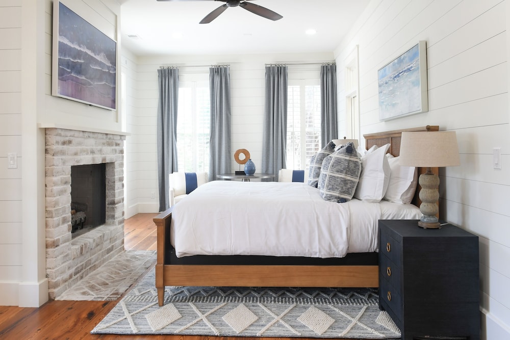 Deluxe 4 Bedroom Wilson Village Home 17