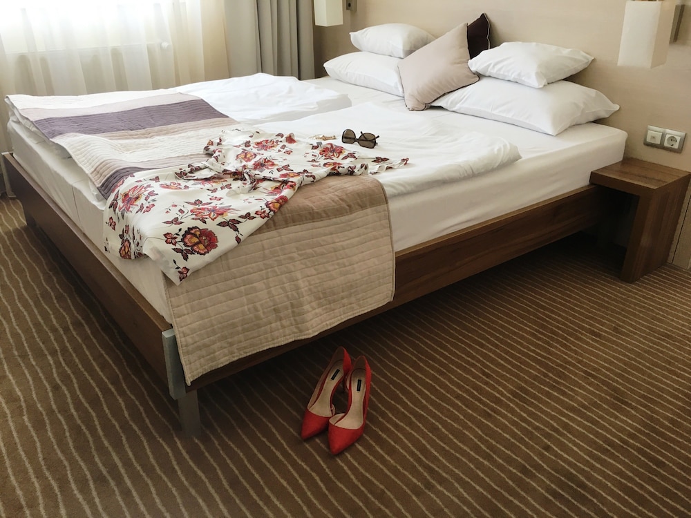 Standard Double or Twin Room - Photo 4
