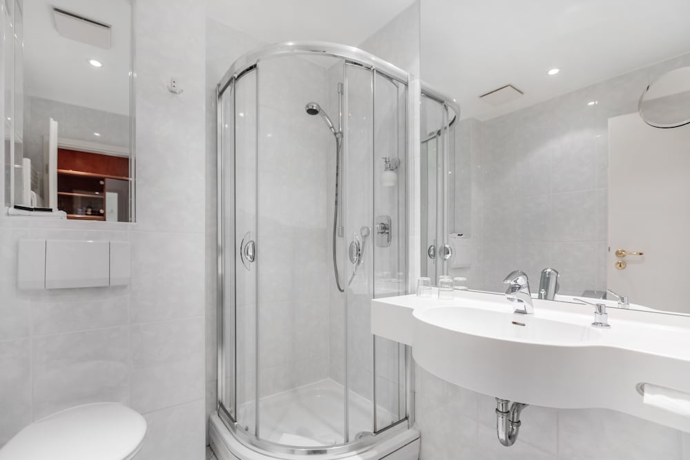 Standard Double or Twin Room - Photo 3