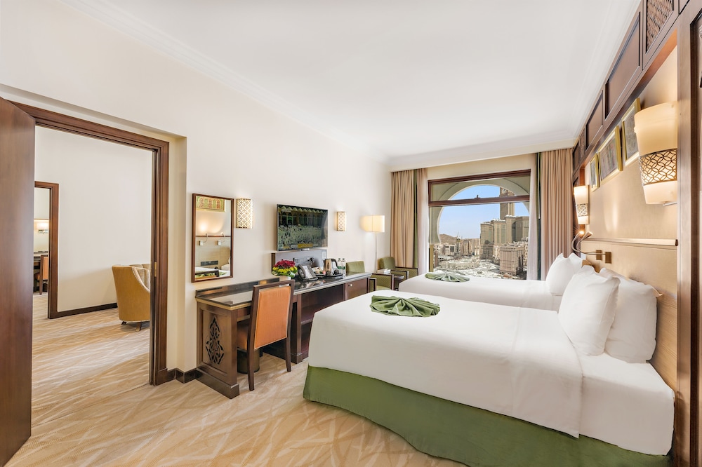 Executive Suite, City View photo 3