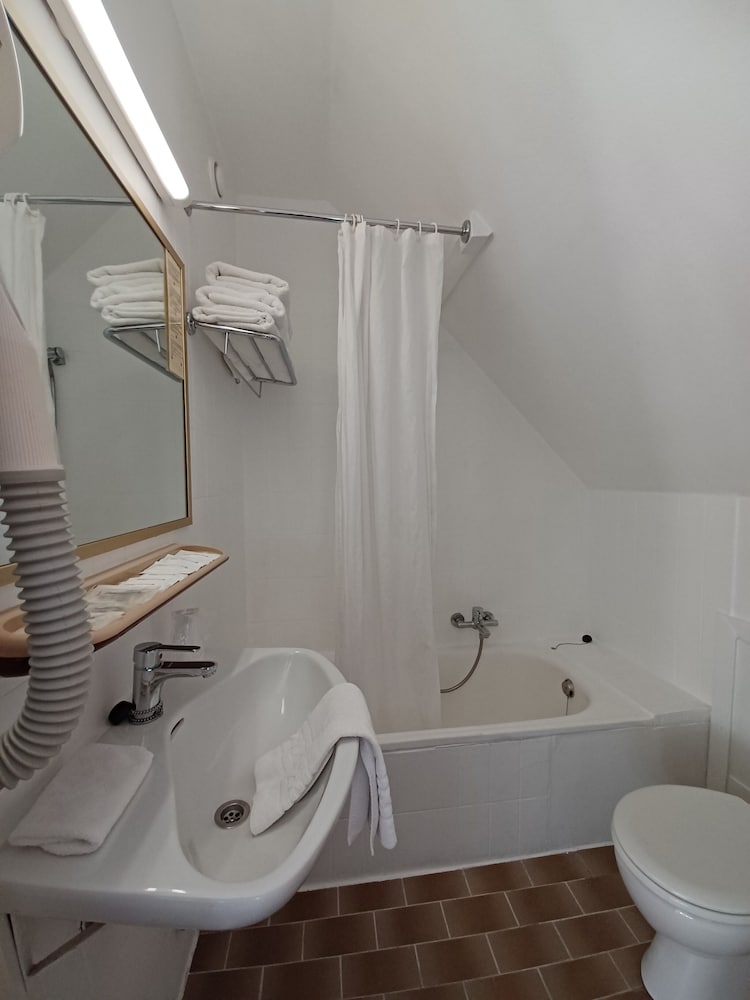 Standard Triple Room, 1 Bedroom, Non Smoking - Photo 5