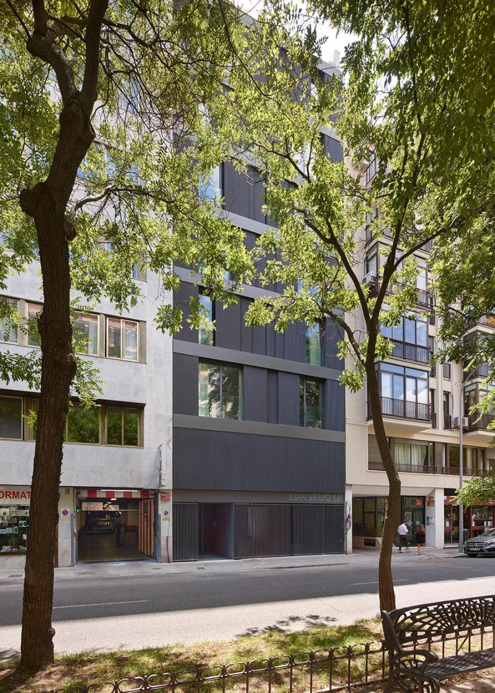 Studio Apartment - Photo 14