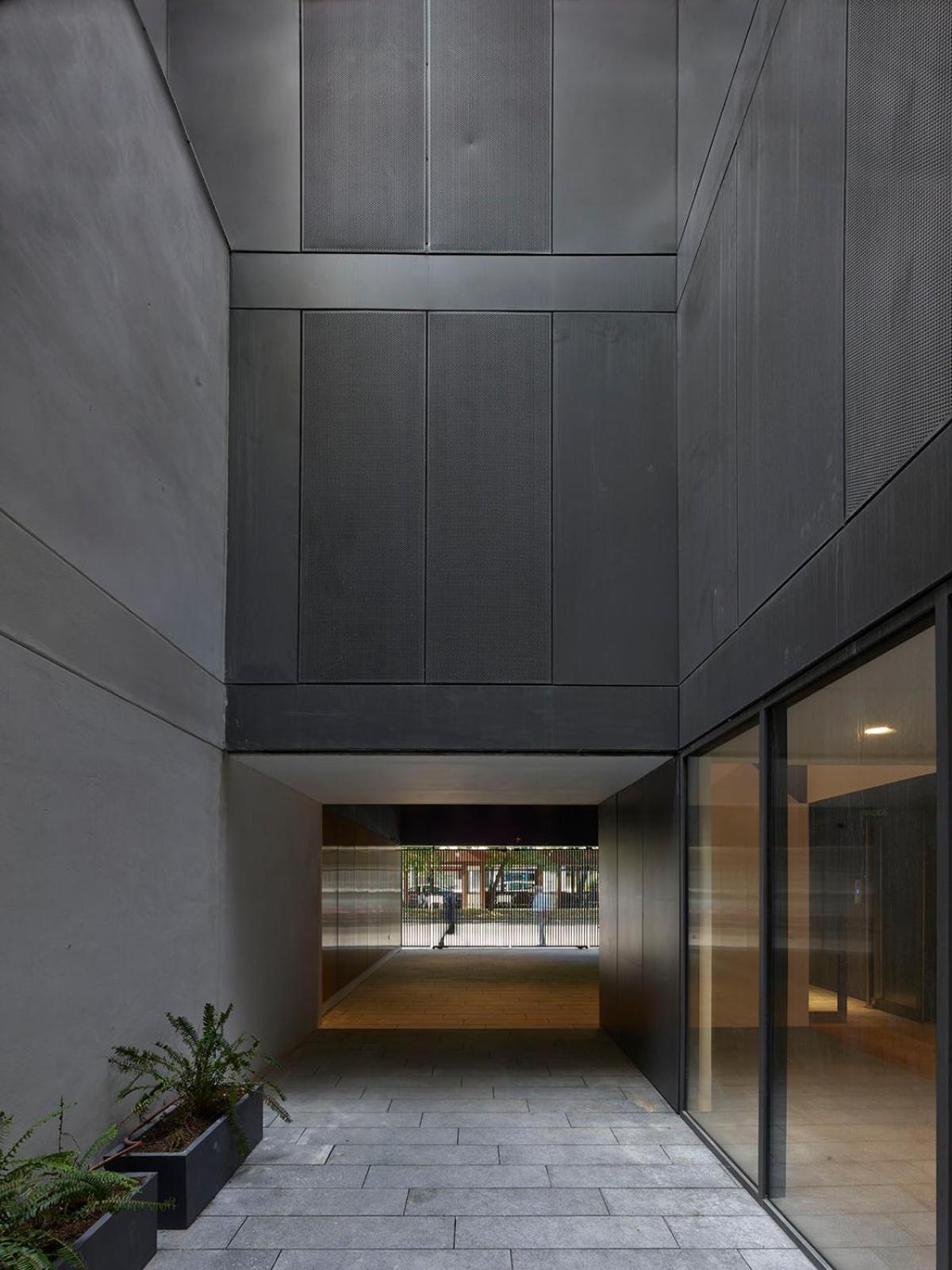 Studio Apartment - Photo 21