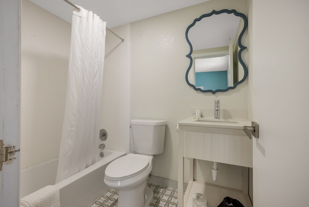 Classic Double Room, 2 Double Beds photo 2